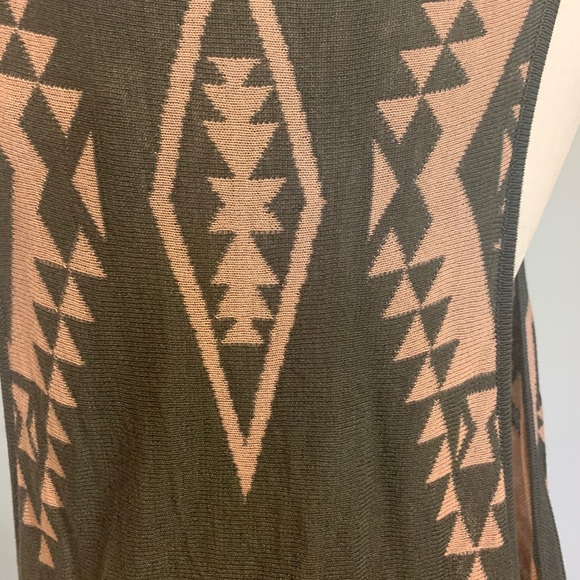 Urban Mangoz Aztec Waterfall Long Vest Sz M - Picture 5 of 7
